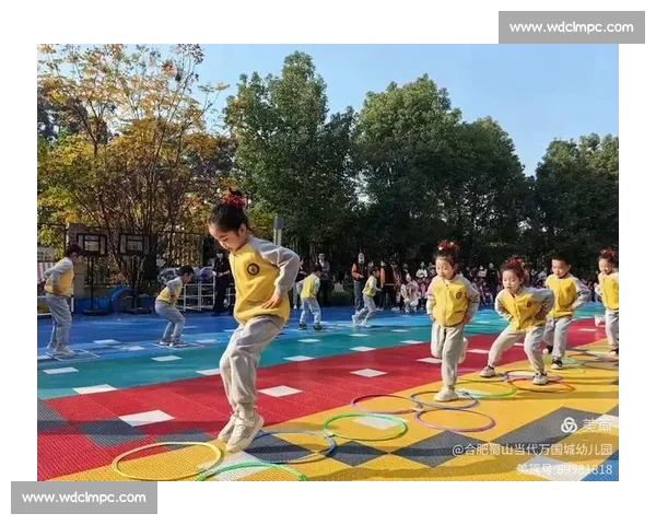 跳皮筋比赛中的团队合作与友谊精神展现